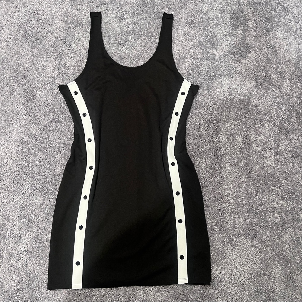 H&M Black and White Mini Dress with Chic Silhouette